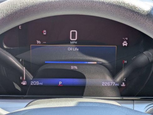 Used 2025 Chevrolet Trax LT FWD image 15