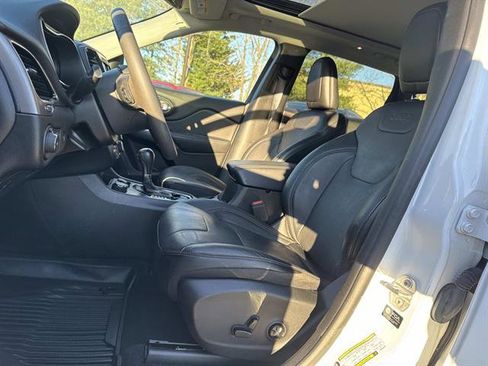 Used 2021 Jeep Cherokee Limited w/ Mopar Interior Package image 7