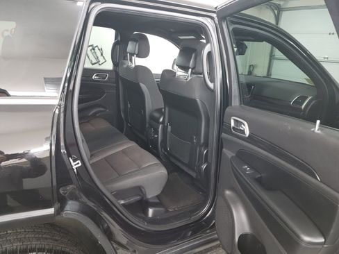 Used 2020 Jeep Grand Cherokee Laredo w/ 18" Wheel & 8.4" Radio Group image 8