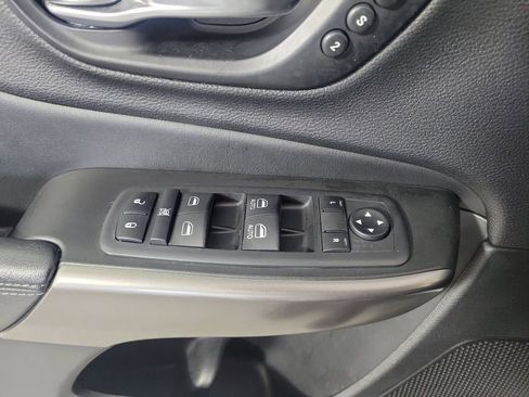 Used 2019 Jeep Cherokee Limited AWD/4WD image 16
