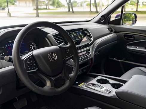 Used 2025 Honda Passport EX-L image 16