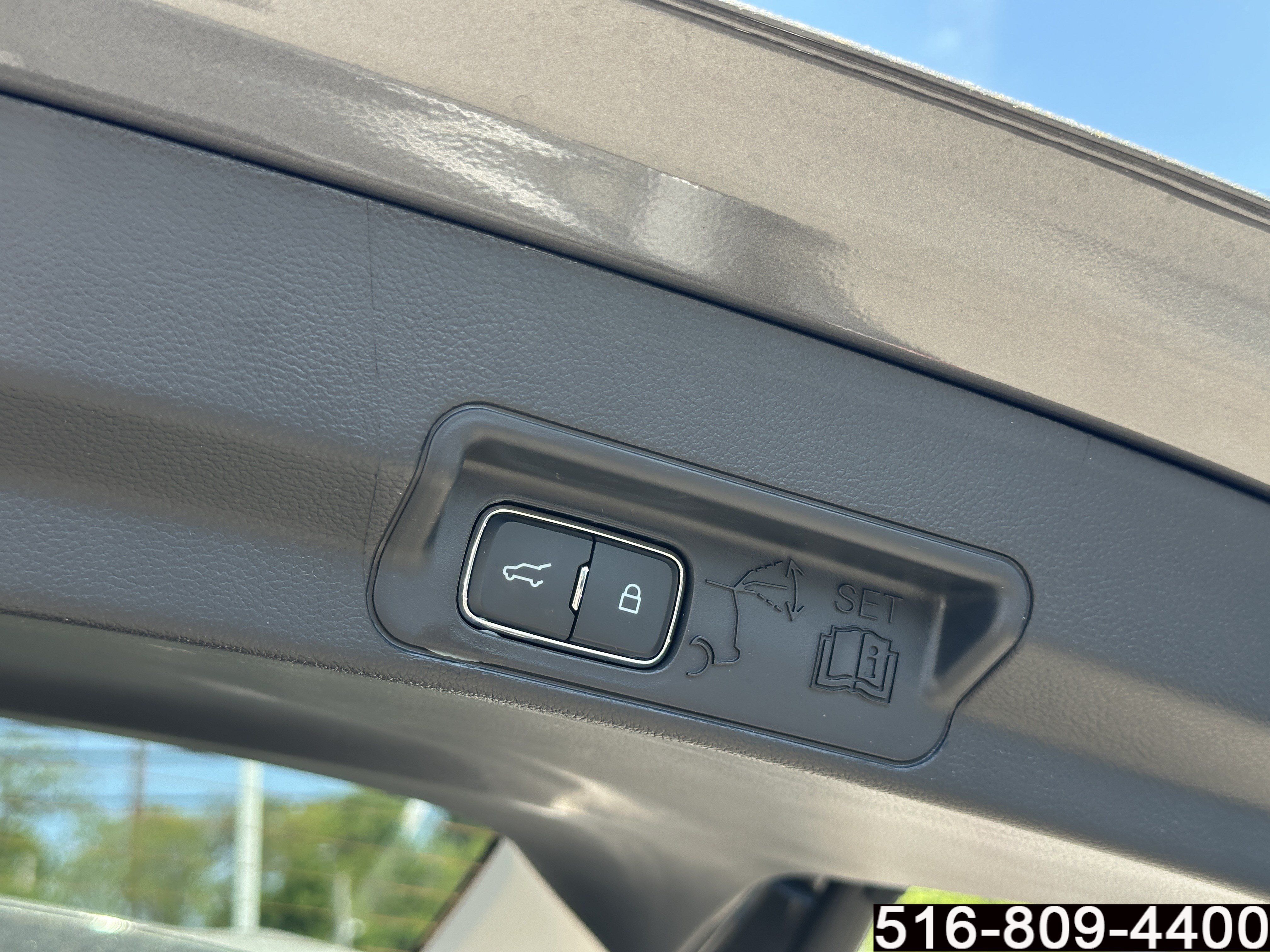 Used 2025 Ford Explorer Active AWD/4WD image 37