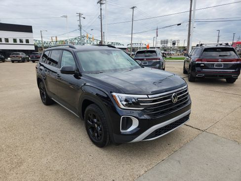 New 2026 Volkswagen Atlas Peak Edition image 7