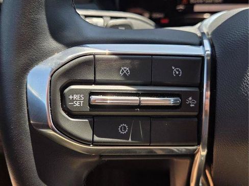 Certified 2026 GMC Acadia Elevation w/ Elevation Premium Package FWD image 32