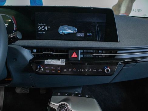 New 2023 Kia EV6 Wind image 4