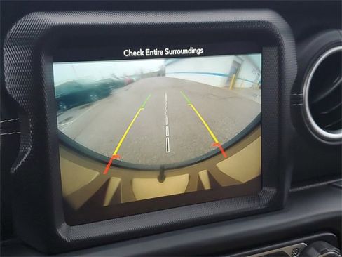 Used 2019 Jeep Wrangler Unlimited Sahara image 15