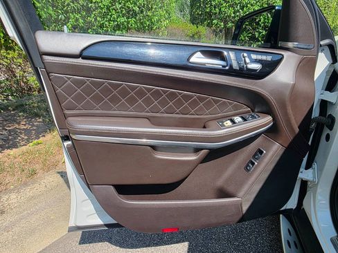 Used 2017 Mercedes-Benz GLS 550 4MATIC image 10