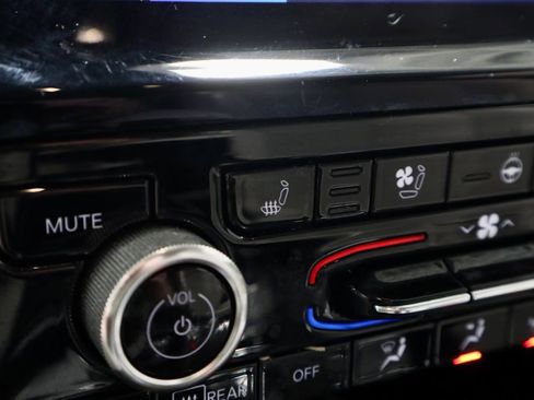 Used 2023 Jeep Grand Cherokee L Overland image 5