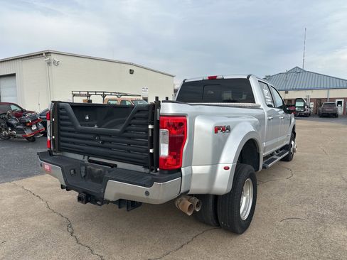 Used 2019 Ford F350 Lariat w/ Lariat Ultimate Package image 3
