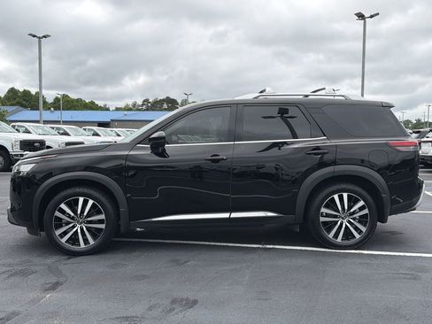 Used 2024 Nissan Pathfinder Platinum w/ Cargo Package AWD/4WD image 14