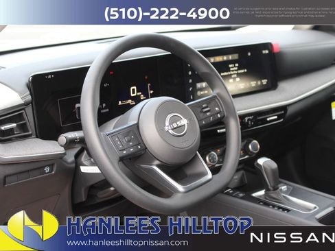 New 2025 Nissan Kicks SV image 11