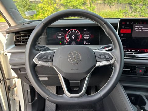 Used 2026 Volkswagen Tiguan SE AWD/4WD image 35