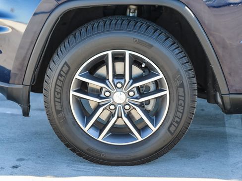 Used 2017 Jeep Grand Cherokee Limited image 10