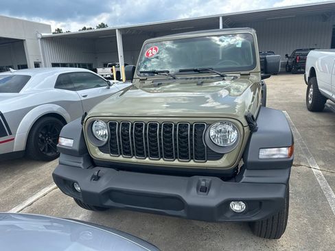 Used 2026 Jeep Wrangler Sport AWD/4WD image 2