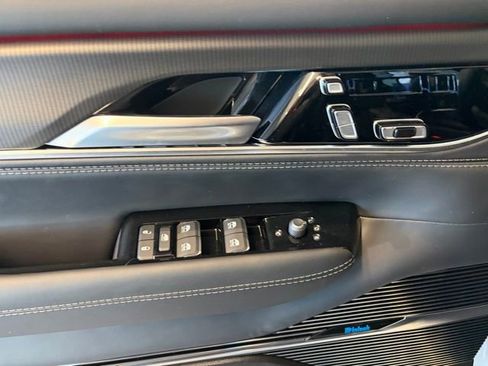 New 2026 Jeep Grand Wagoneer L Summit image 8