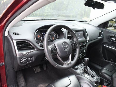 Used 2020 Jeep Cherokee Latitude Plus AWD/4WD image 14