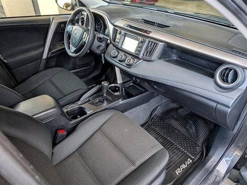 Used 2017 Toyota RAV4 LE image 4