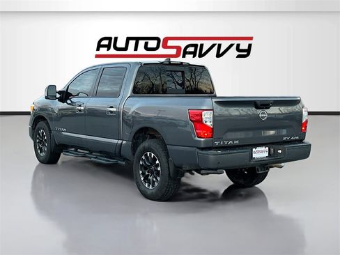 Used 2024 Nissan Titan SV w/ SV Convenience Package image 5
