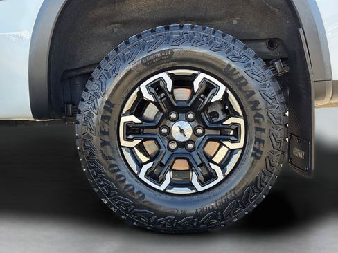 Used 2022 Chevrolet Silverado 1500 ZR2 w/ Technology Package AWD/4WD image 13
