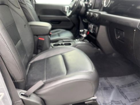 Used 2023 Jeep Wrangler Altitude image 43