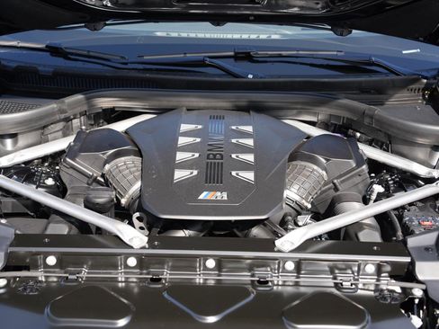 New 2026 BMW X5 M60i w/ Executive Package image 7