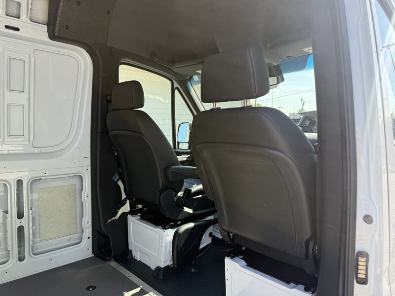 Used 2025 Mercedes-Benz Sprinter 2500 image 10