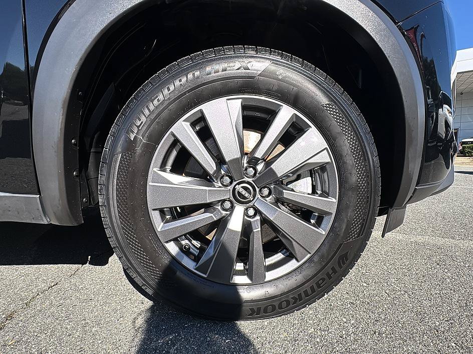 Certified 2025 Nissan Pathfinder SV FWD image 9