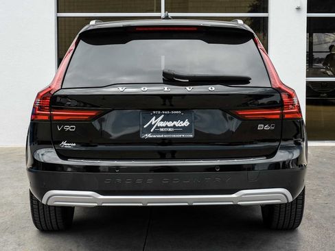 Used 2025 Volvo V90 B6 Cross Country Plus w/ Protection Package Premier AWD/4WD image 10