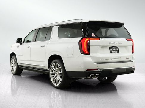 Used 2026 GMC Yukon XL Denali w/ Denali Reserve Package AWD/4WD image 3