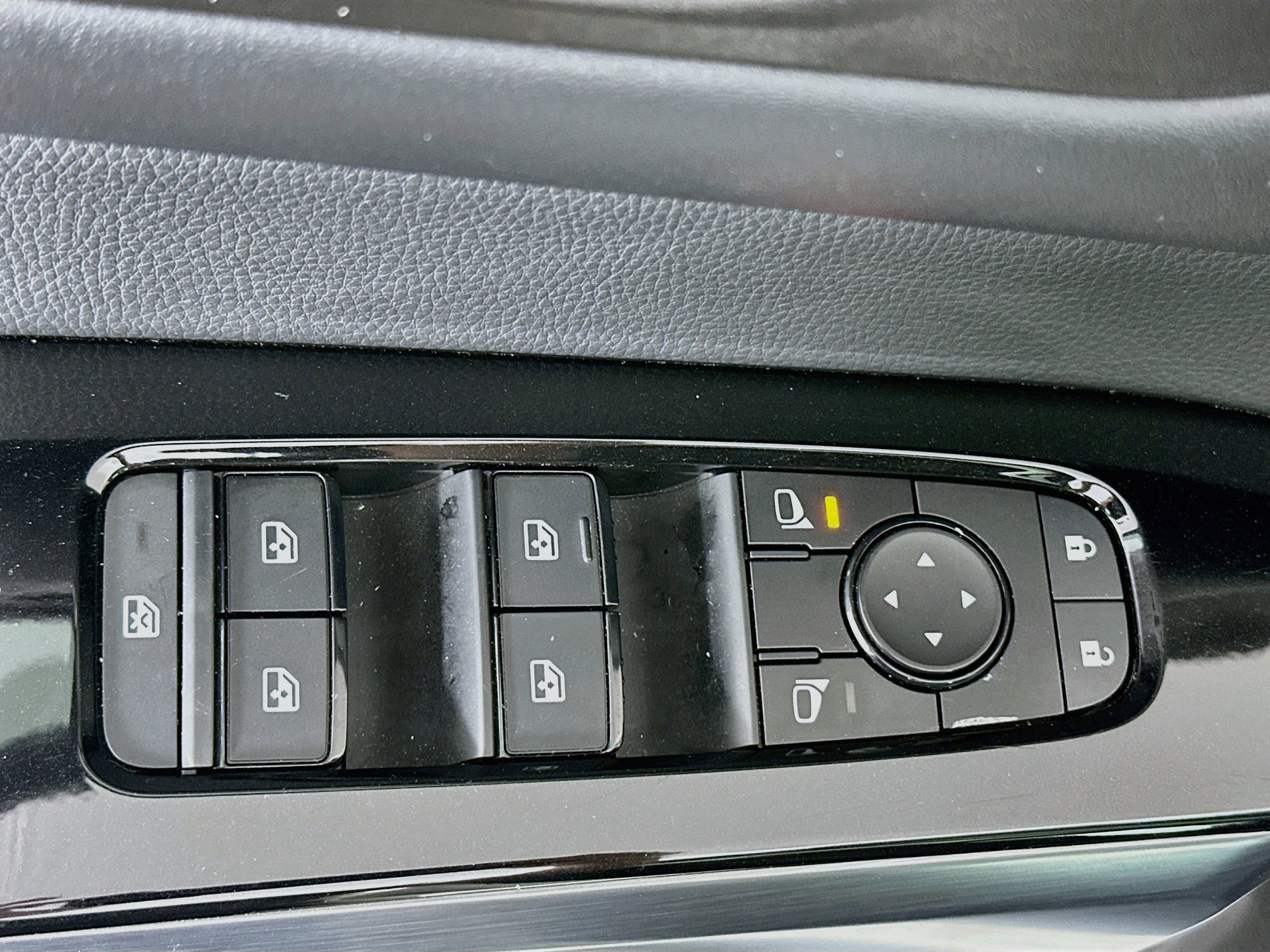 Used 2022 Nissan Pathfinder SL w/ SL Premium Package FWD image 15