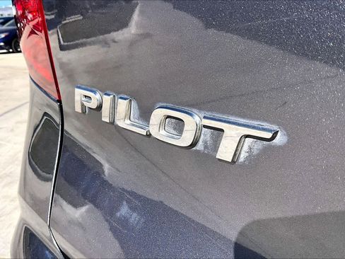 Used 2016 Honda Pilot Touring image 9