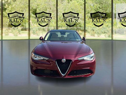 Used 2019 Alfa Romeo Giulia Ti w/ Quick Order Package 22X Lusso AWD/4WD image 2