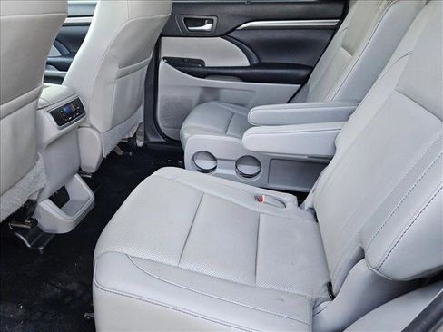 Used 2018 Toyota Highlander Limited image 20