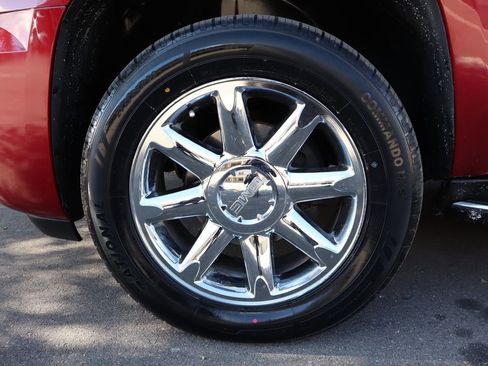 Used 2011 GMC Yukon Denali image 44