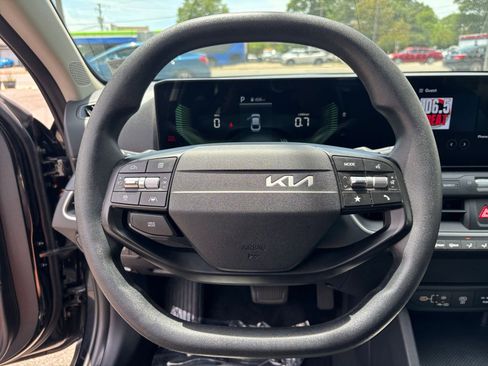 Used 2025 Kia K4 FWD image 28