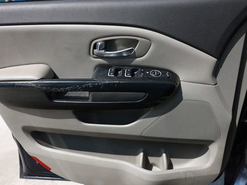 Used 2015 Kia Sedona EX image 45