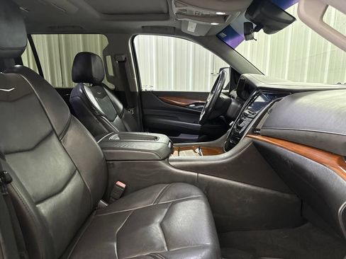 Used 2018 Cadillac Escalade ESV Luxury RWD image 23