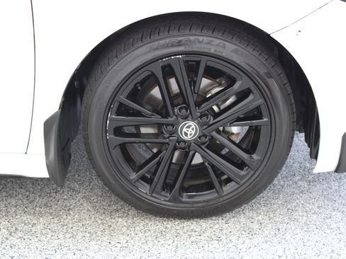 Used 2025 Toyota Camry SE w/ Convenience Package FWD image 5