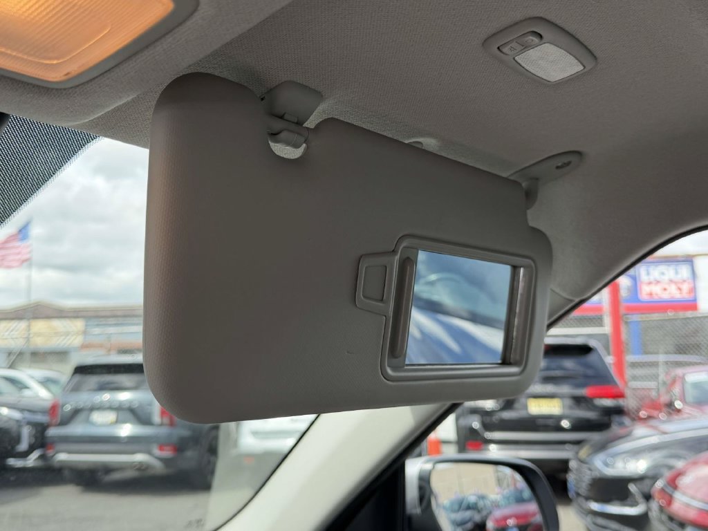 Certified 2024 Hyundai Venue SEL FWD image 38