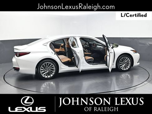Certified 2022 Lexus ES 300h Ultra Luxury w/ Accessory Package 2 FWD image 32