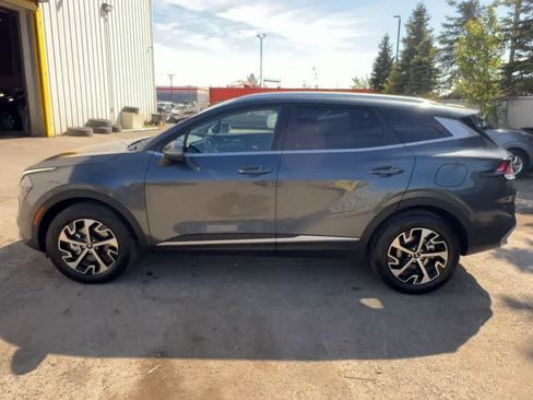 Used 2025 Kia Sportage EX AWD/4WD image 9