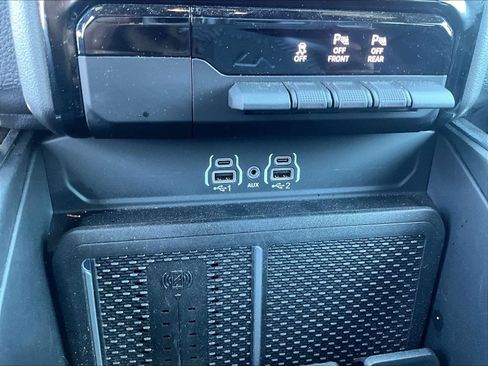 Used 2025 RAM 1500 Laramie AWD/4WD image 17