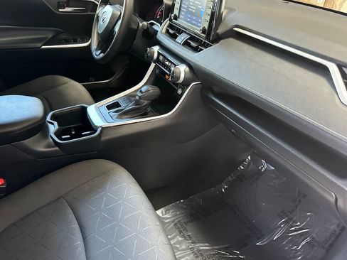 Used 2022 Toyota RAV4 XLE image 17