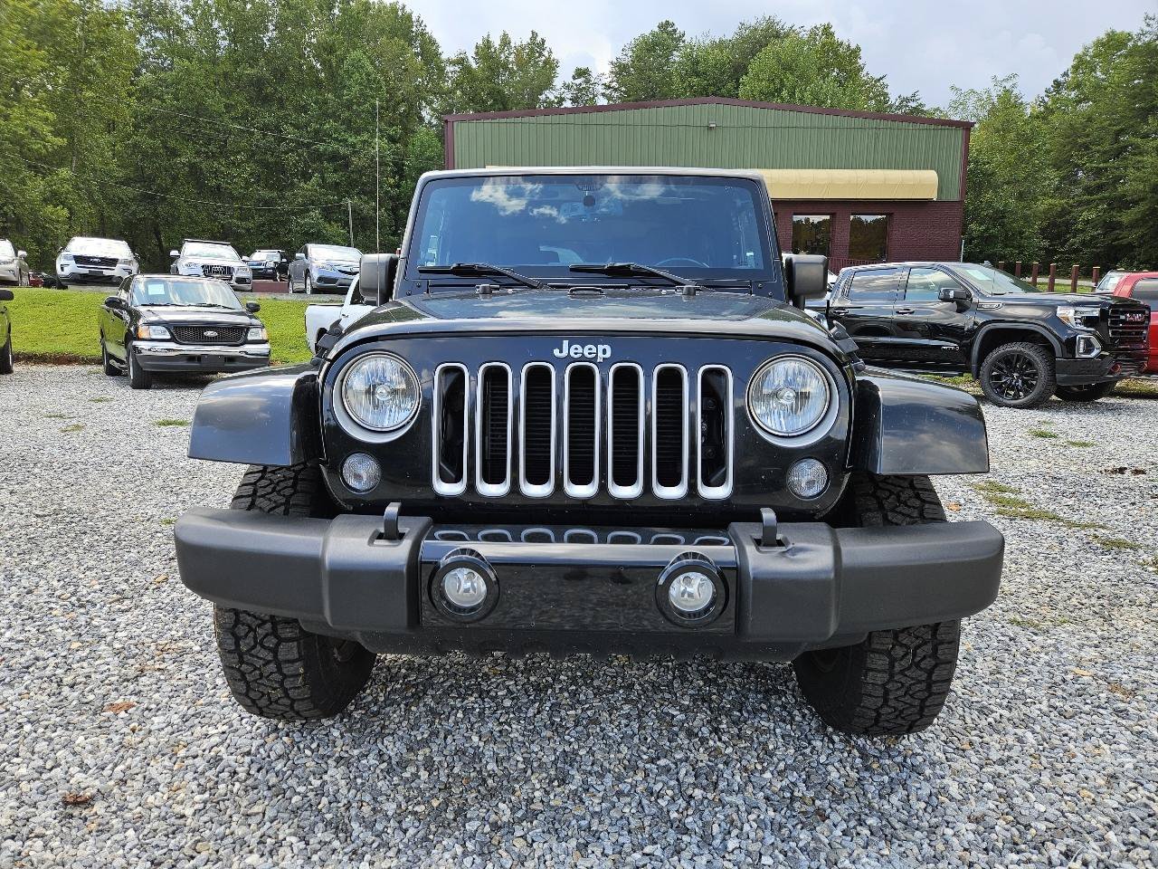 Used 2016 Jeep Wrangler Sahara w/ Connectivity Group AWD/4WD image 3
