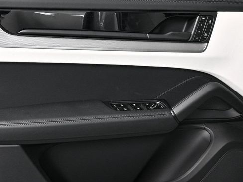 Certified 2026 Porsche Cayenne Coupe AWD/4WD image 6