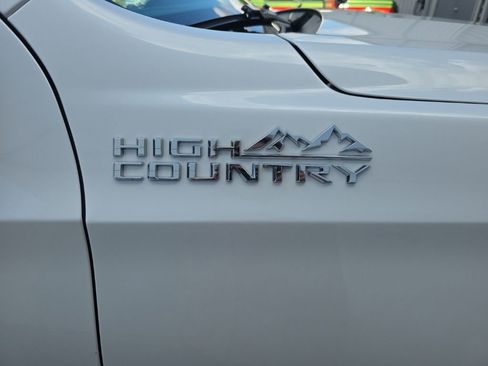Used 2025 Chevrolet Tahoe High Country AWD/4WD image 5