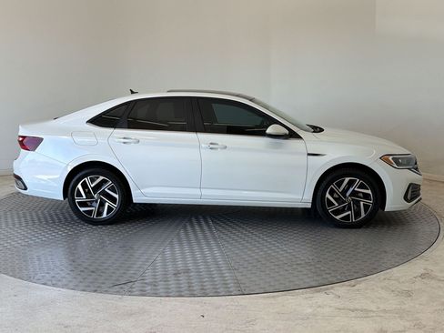 Used 2023 Volkswagen Jetta SEL FWD image 8