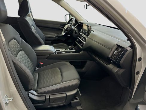 Used 2025 Nissan Pathfinder SV AWD/4WD image 33