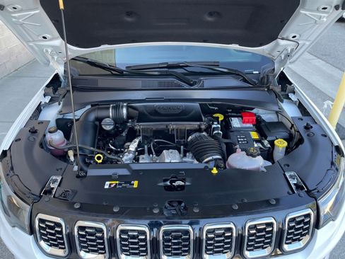 Used 2025 Jeep Compass Limited image 32