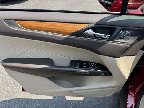 Used 2019 Lincoln MKC Select w/ Select Plus Package AWD/4WD image 13